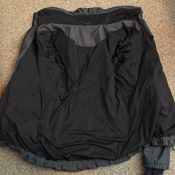 Lululemon hooded jacket with detailing - Picture 5 of 6